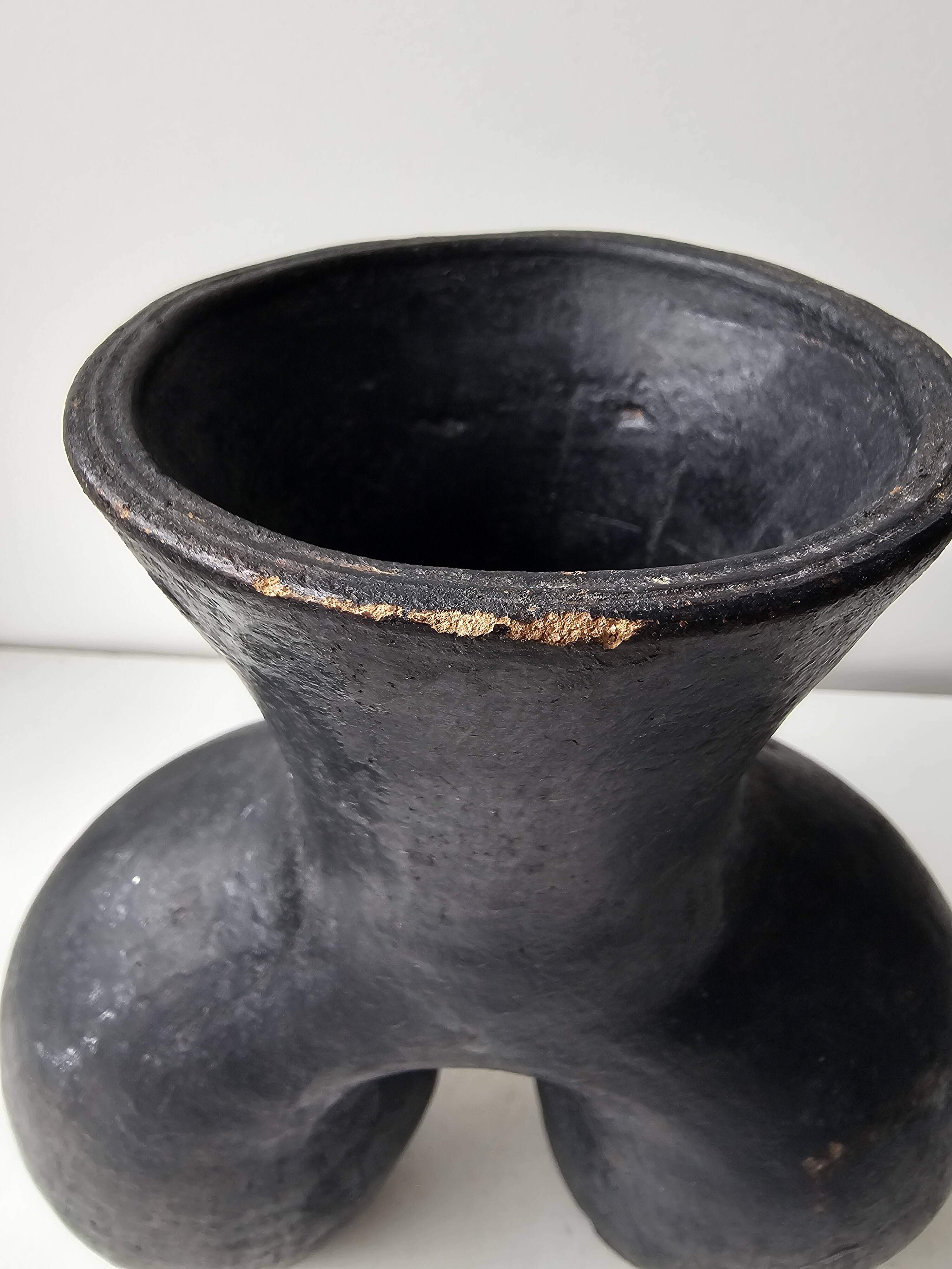 Magnificent Coco Fesse vase in ceramic terracotta Design - 23cm