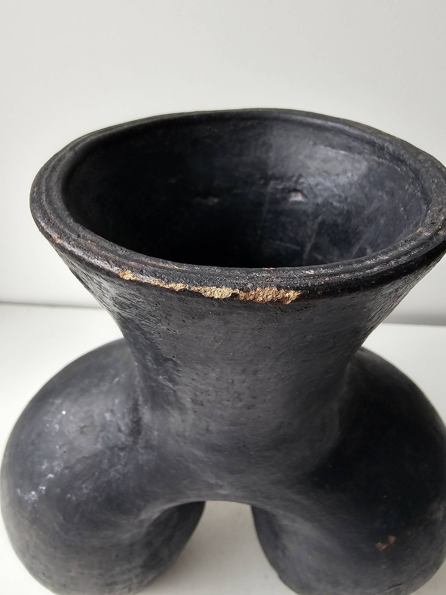 Magnificent Coco Fesse vase in ceramic terracotta Design - 23cm