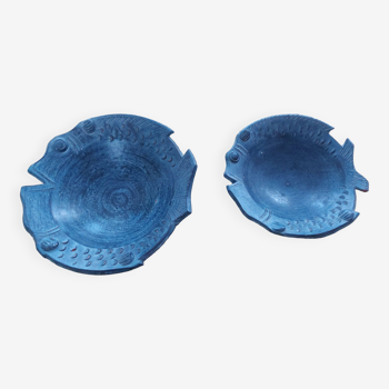 2 ceramic dishes decorated with fish (cups)