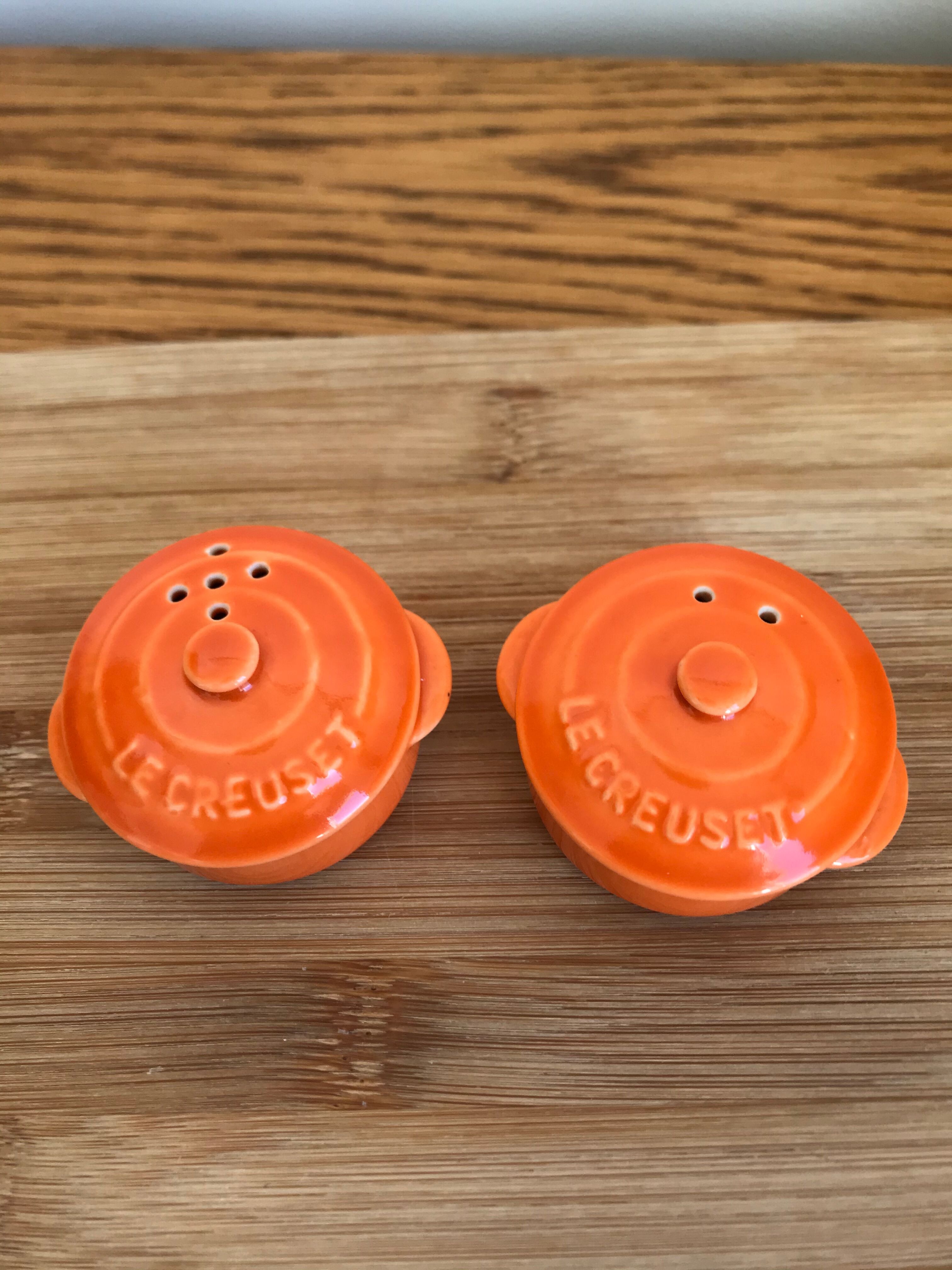 Pepper salt shaker