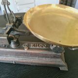 Roberval scale and weight