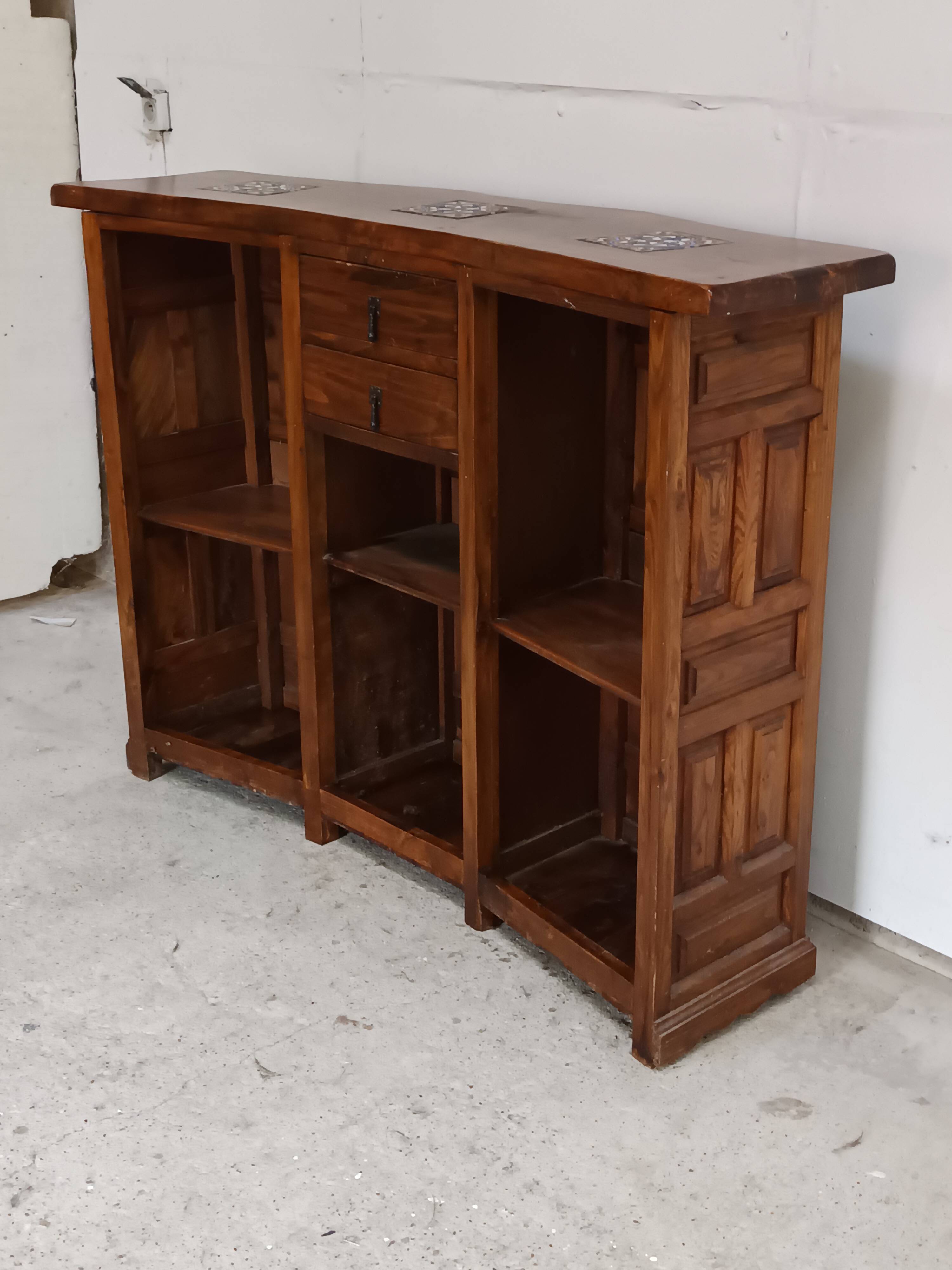 Indoor bar by Guillerme and Chambron