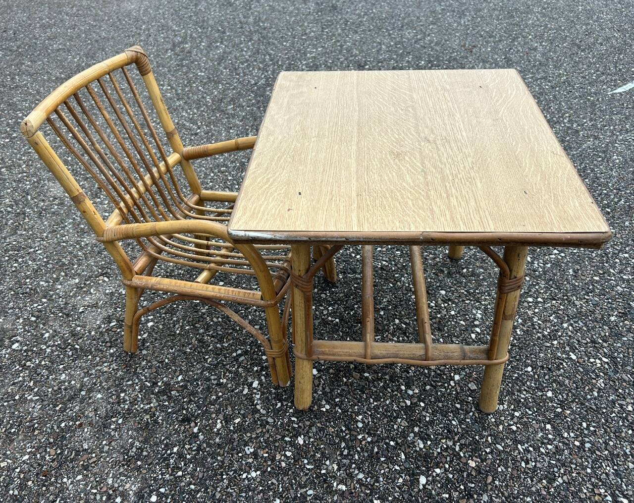 Bureau et chaise enfant en rotin