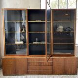 Mahey bookcase in elm and XXL brass