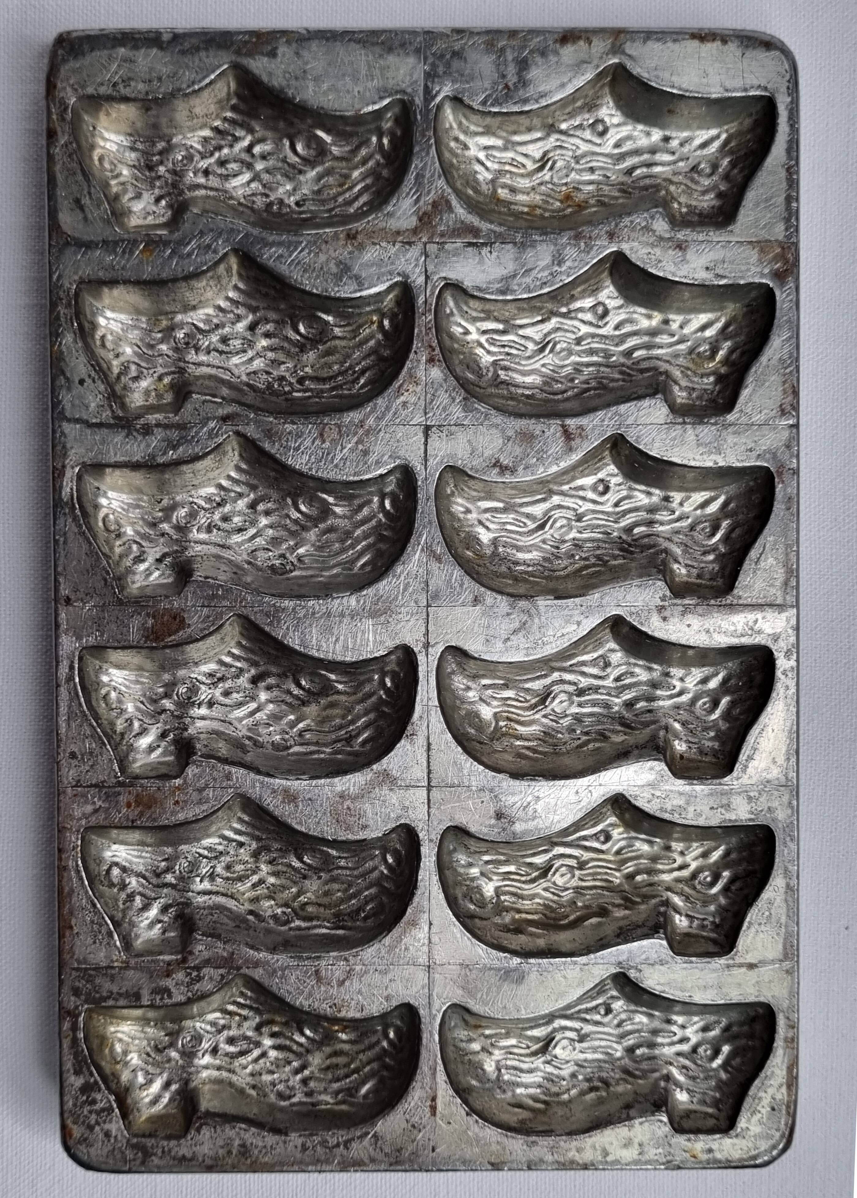 Set of two old chocolate molds "Letang et fils" Paris, 26 cm