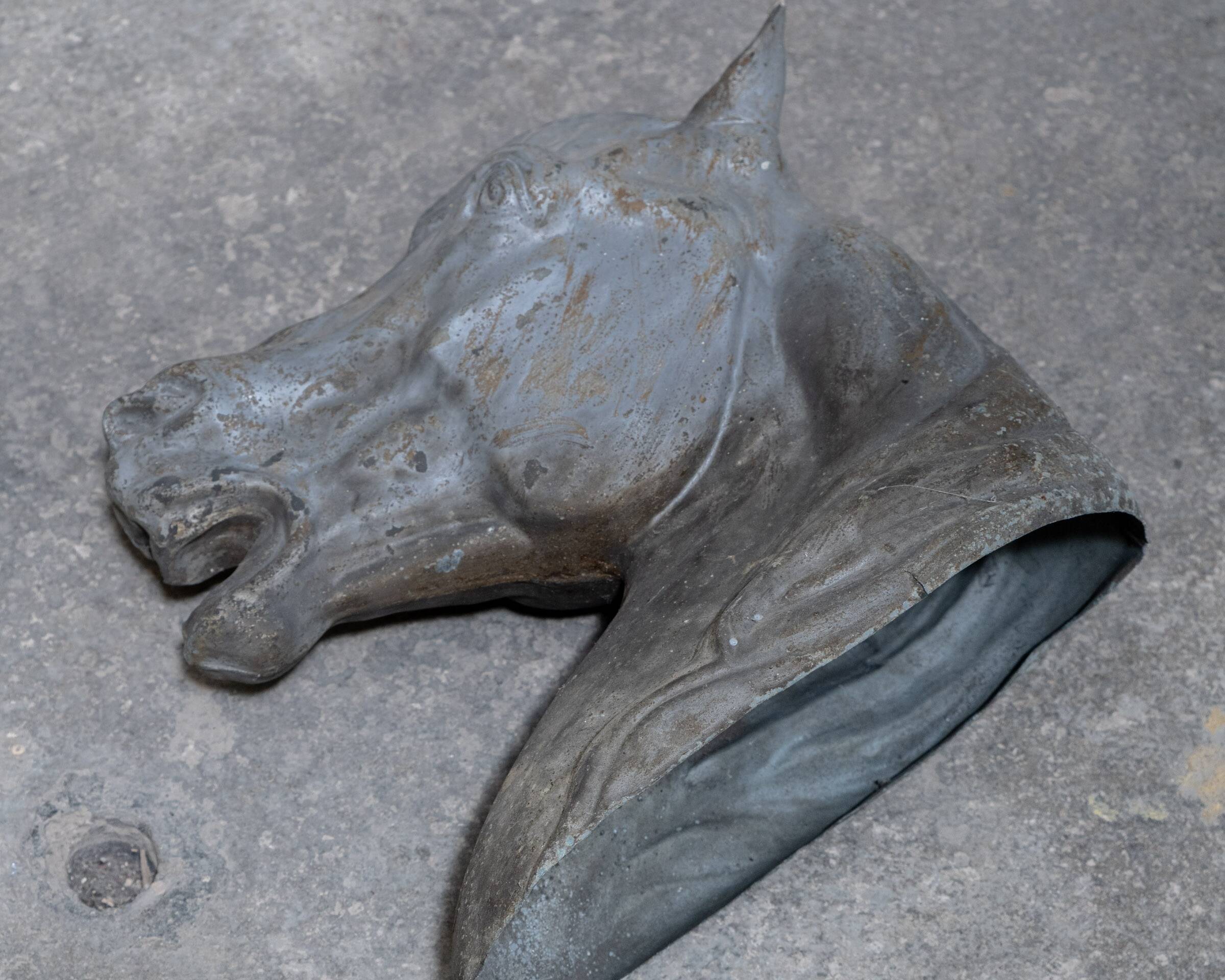 Ancienne tête de cheval en zinc rare, 1900