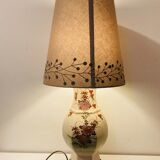 Vintage Asian lamp in ceramic with a wooden base, adjustable lampshade.