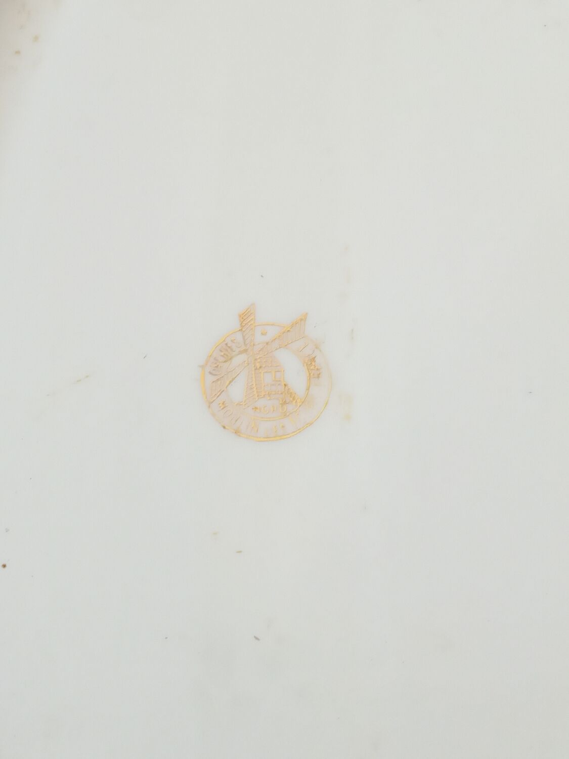 Moulin des Loups serving dish