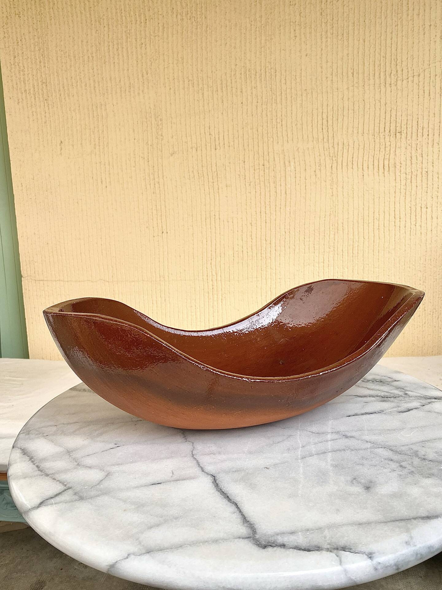 Grande coupelle artisanale en terre cuite vernissée