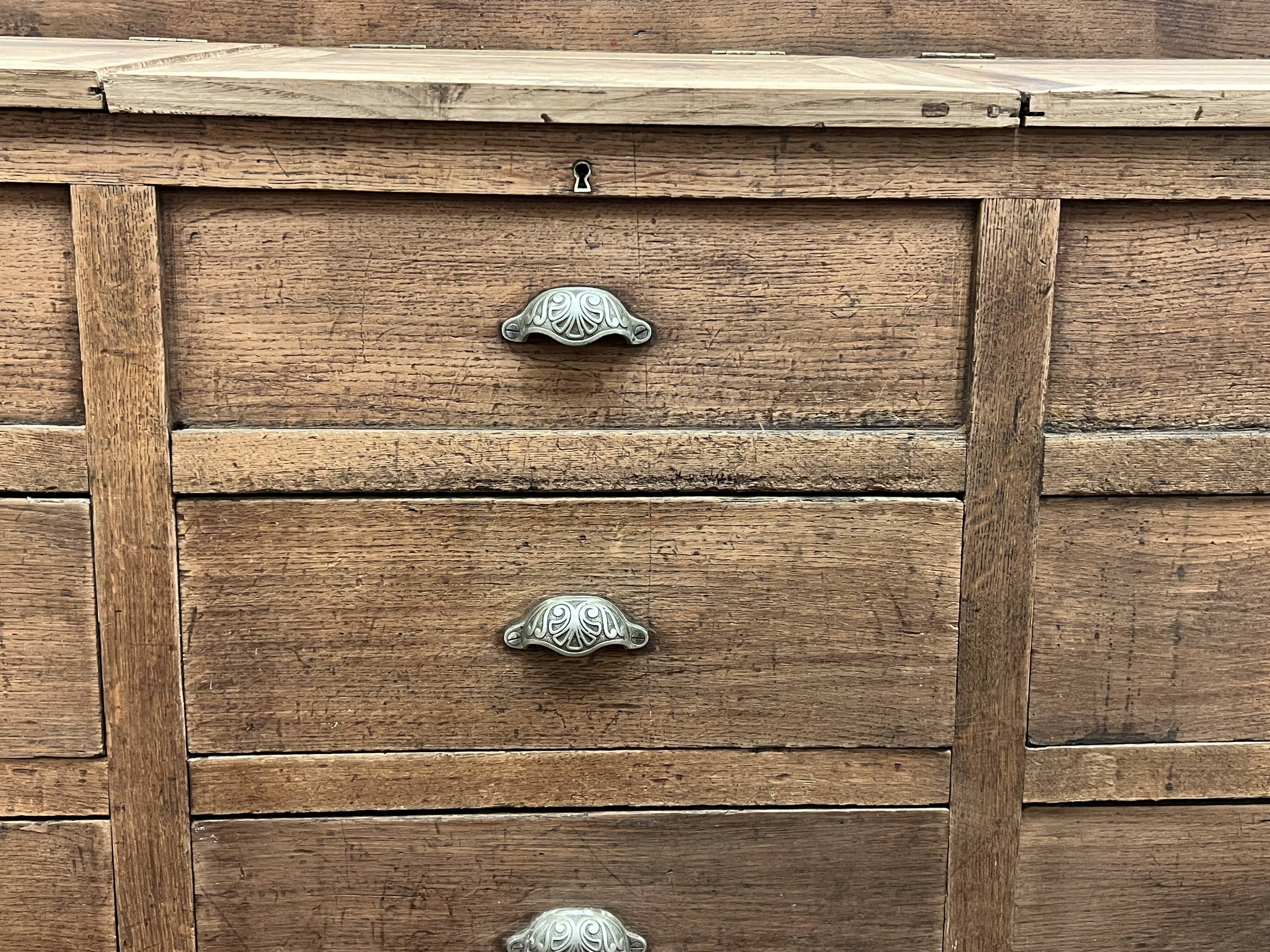 Meuble de métier/ meuble à tiroir