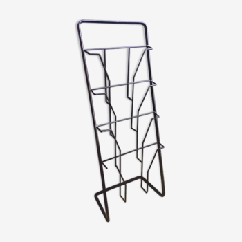 Vertical magazine holder