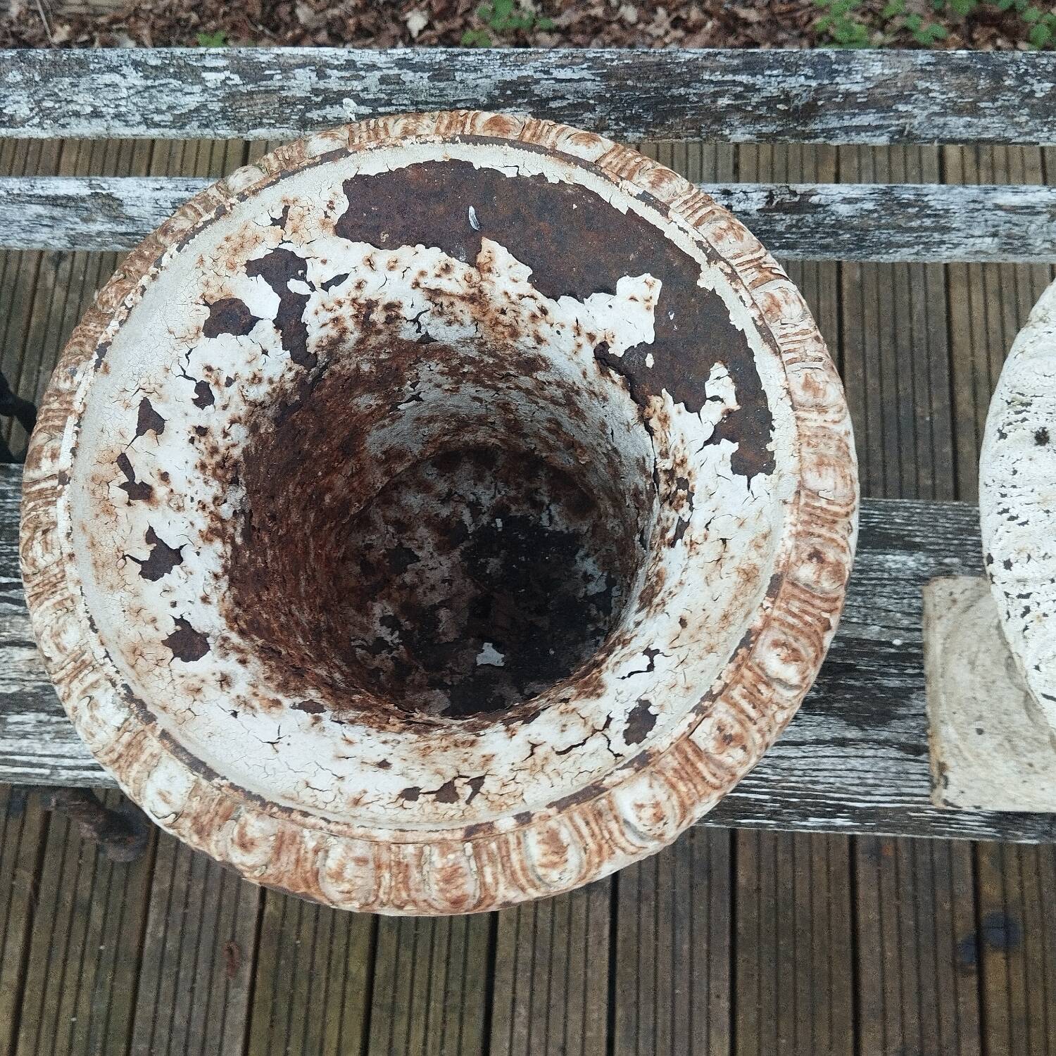 Pair of Medici vases in cast iron