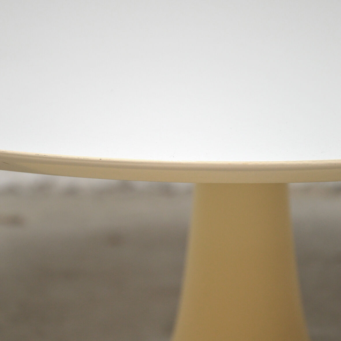 Grosfillex tulip coffee table, 1960