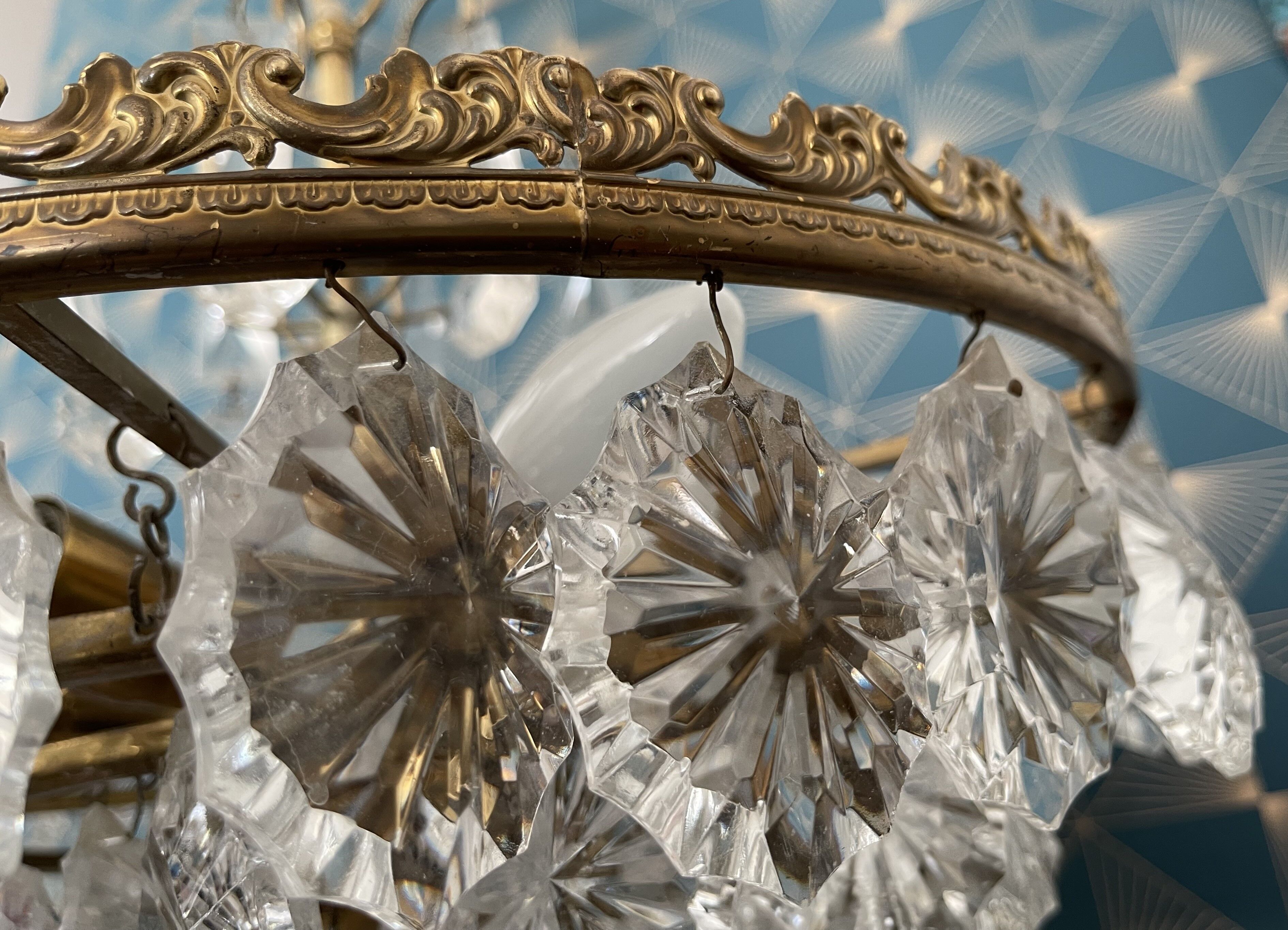 Brass chandelier and glass tassels, 3 floors, 6 burners