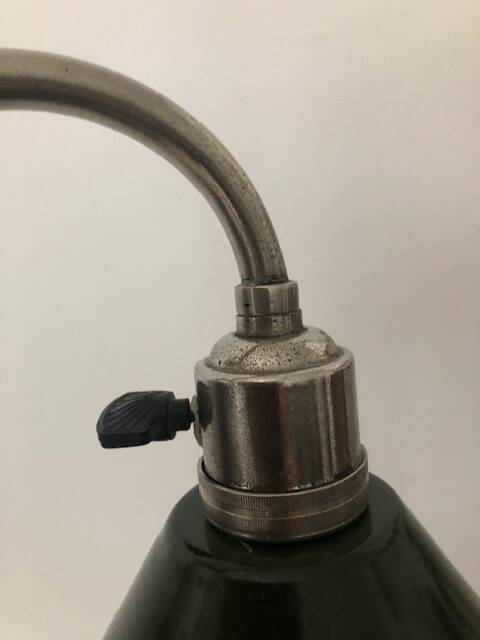 Articulated desk lamp