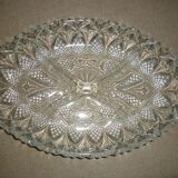 Oval compartmentalized plate in transparent glass