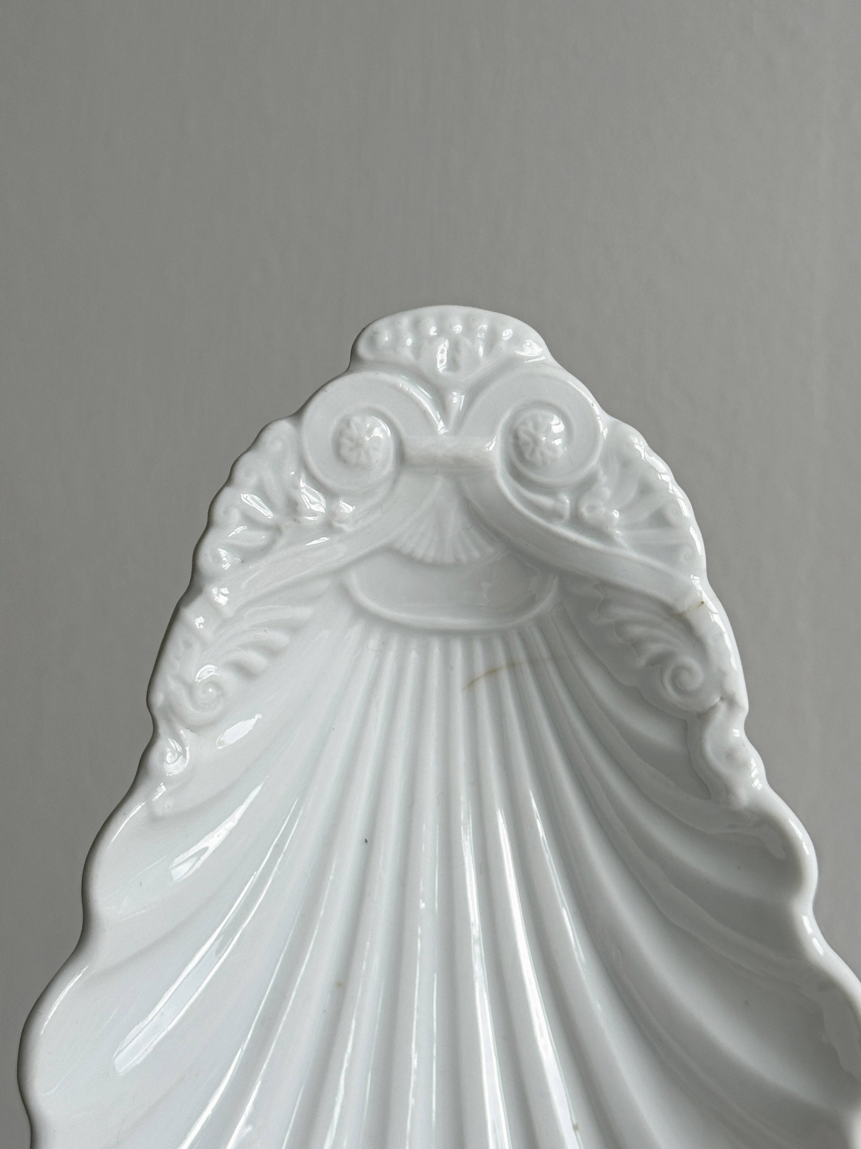 White ceramic shell bowl
