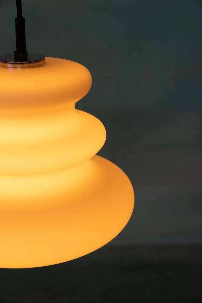 Suspension en verre opalin d'époque spatiale, pendentif en forme organique