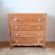 Commode chêne et porcelaine