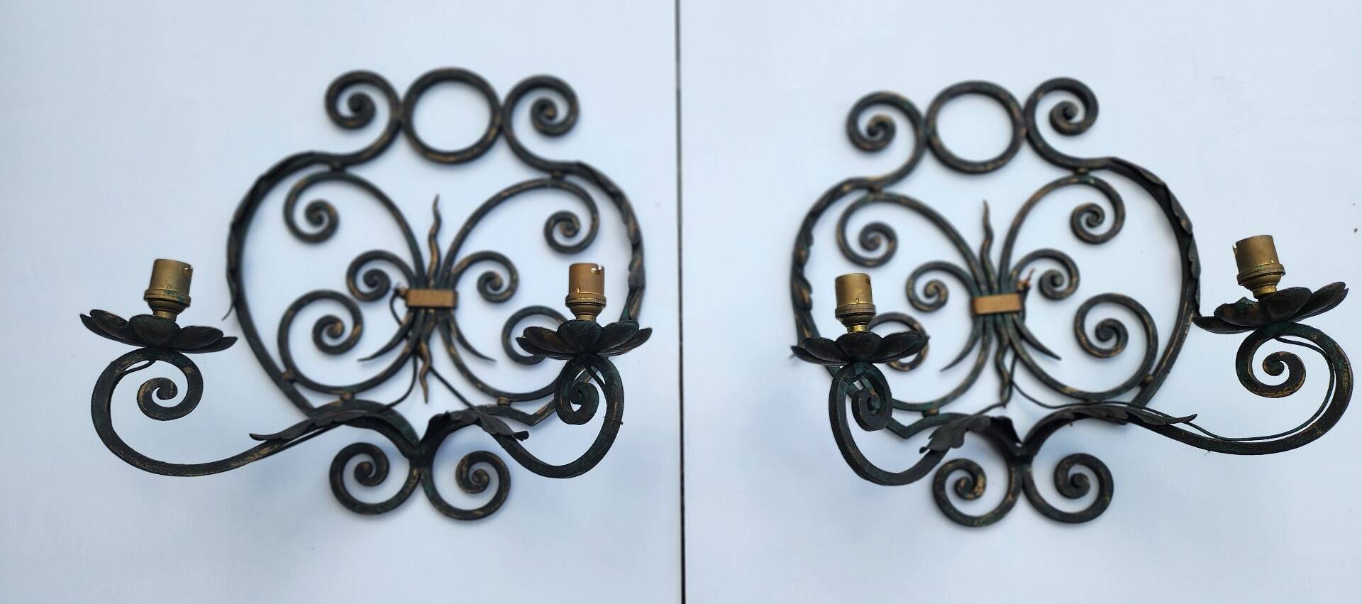 Ancienne paire d'appliquer fer forgé style baroque