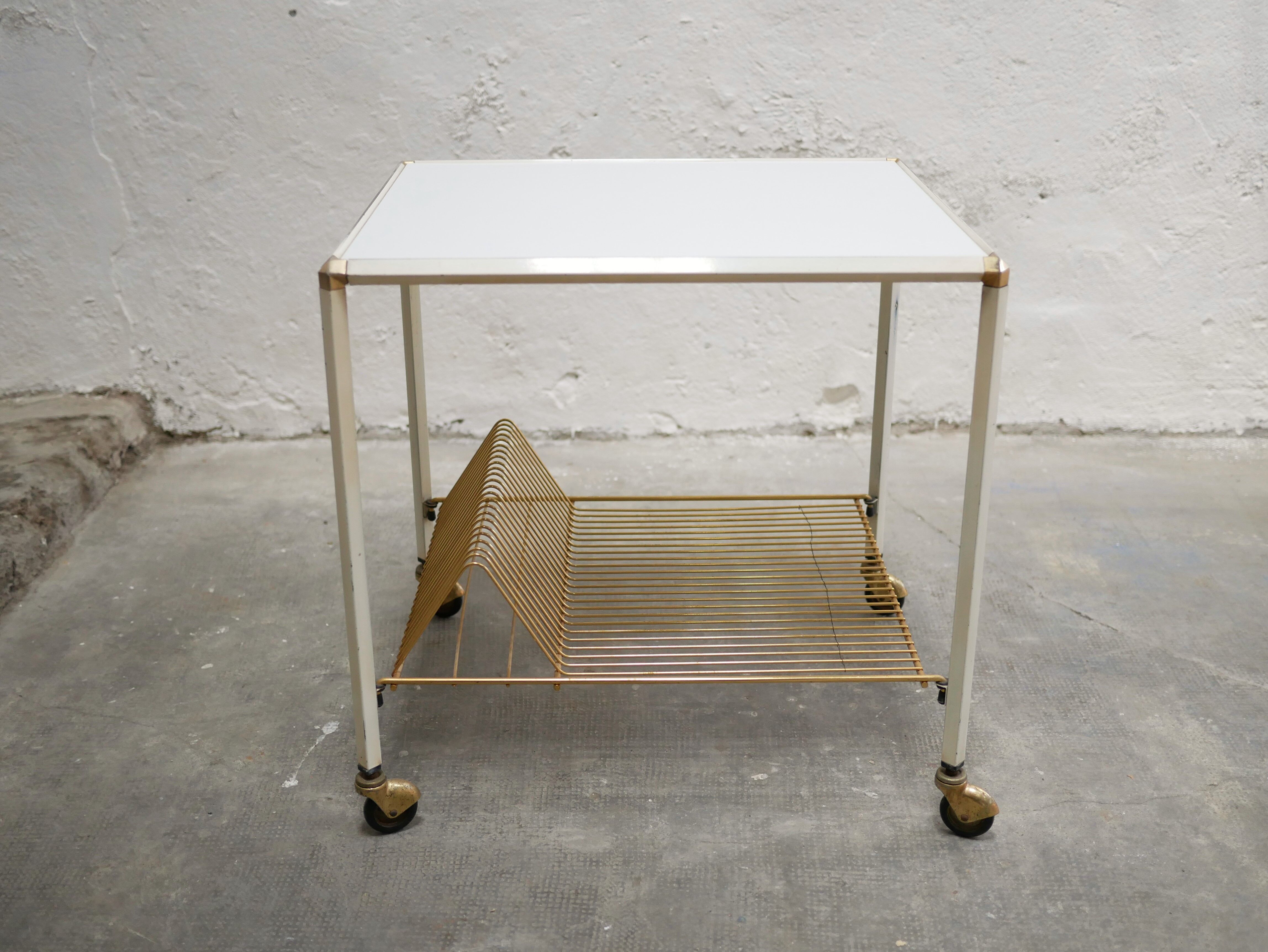 Furniture ranges vintage vinyls on wheels