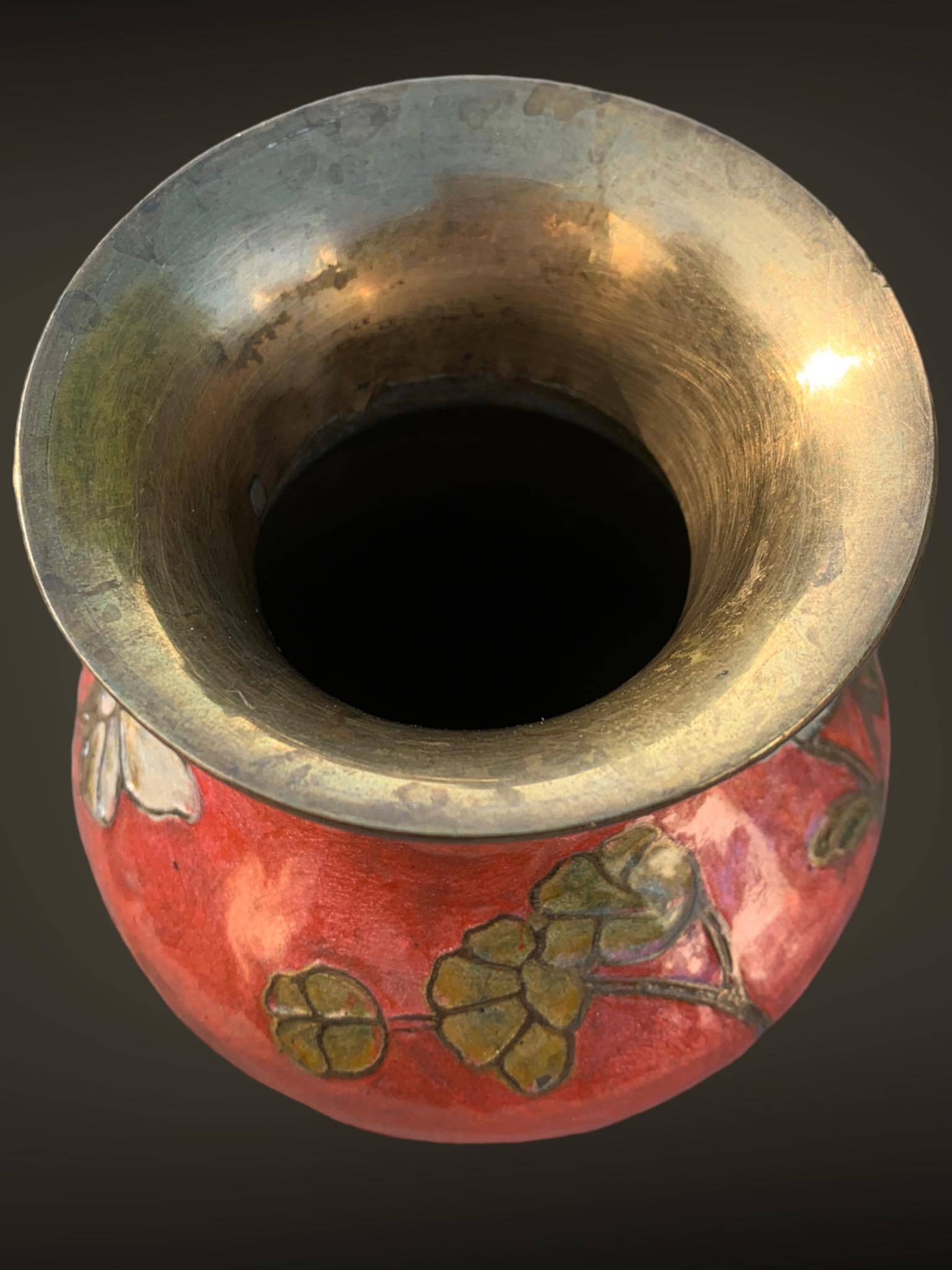 Vase en émaux cloisonnés à décor floral venant d'Inde