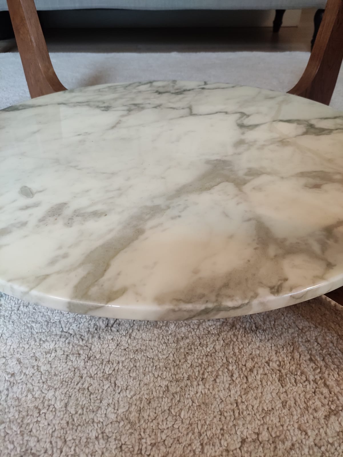 Table basse bois marbre et verre par Hugues Poignant