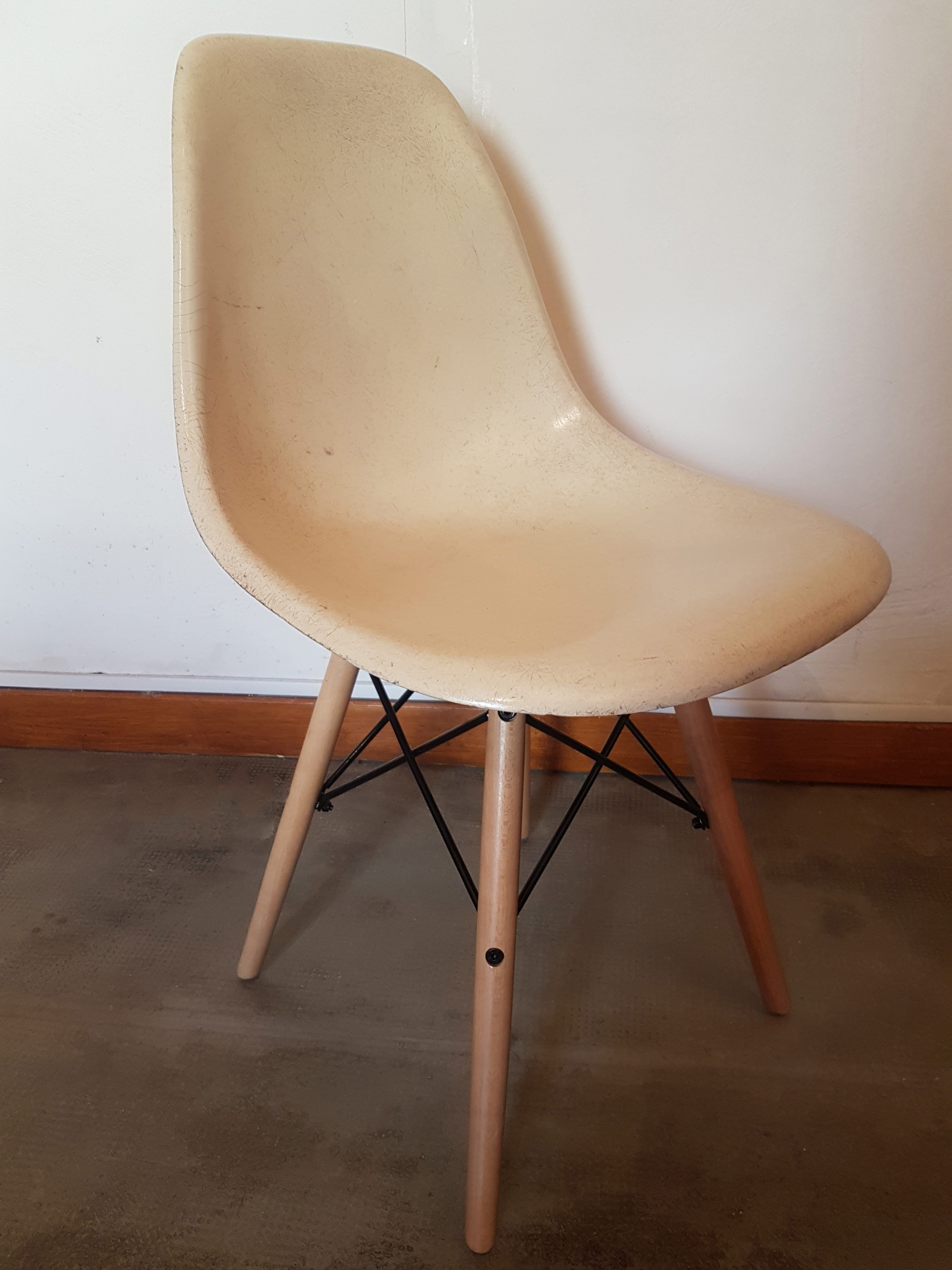 4 DSW chairs by Charles and Ray Eames for Herman Miller