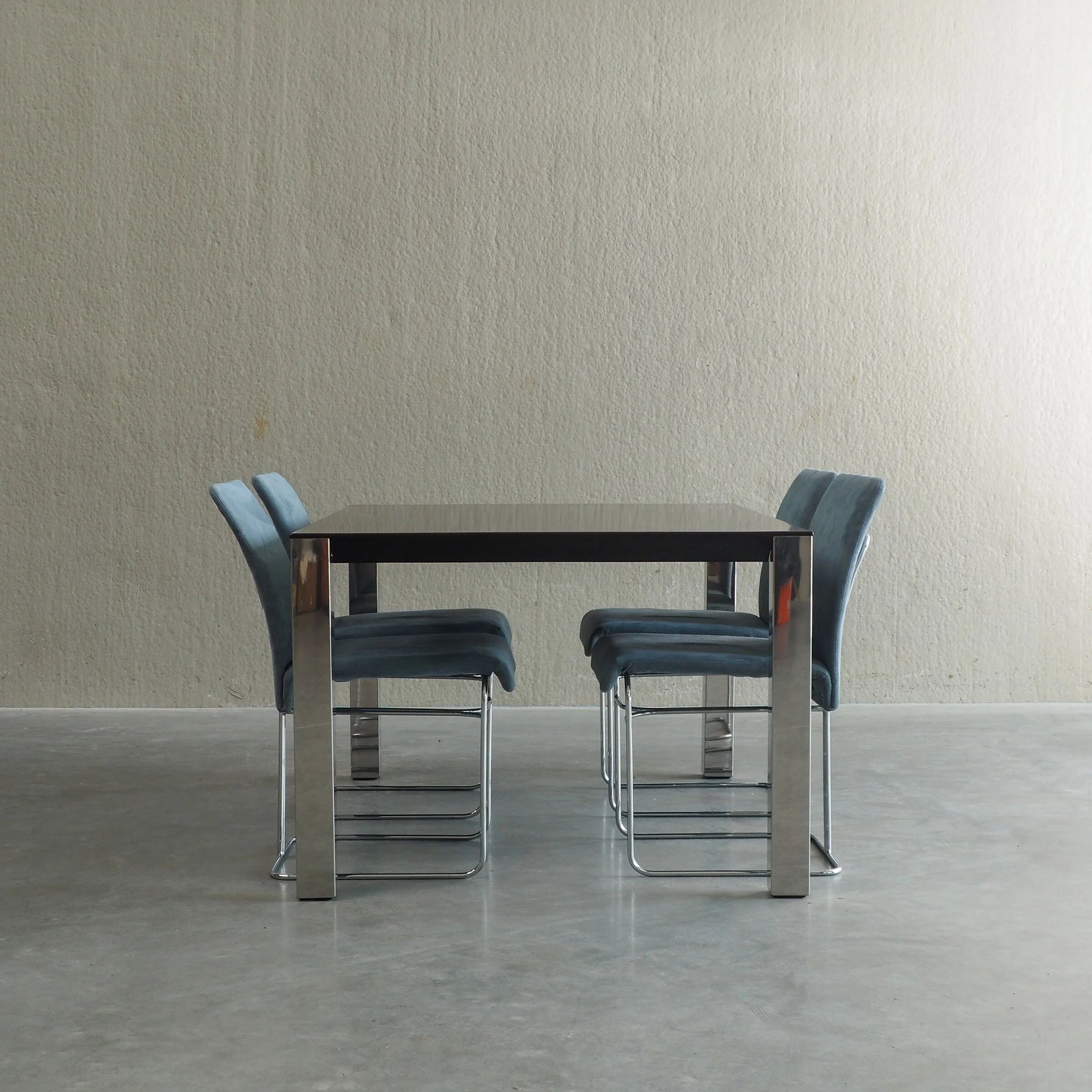 Dining set by Saporiti