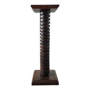 Colonne brutaliste – - ancienne vis pressoir