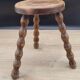 Tabouret tripode pieds boules