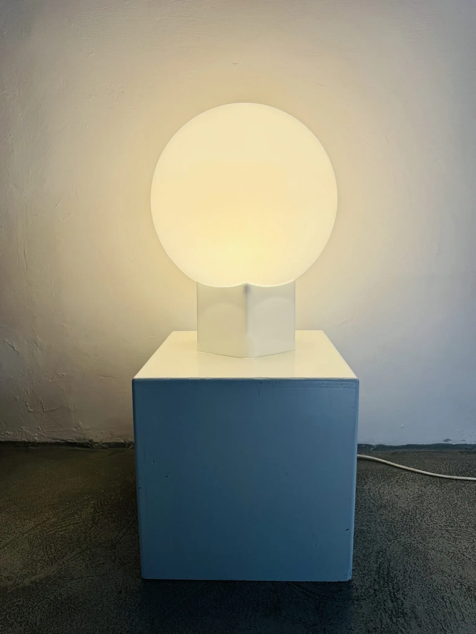 D-2152 Sphere Table Lamp By Raak Amsterdam, The Netherlands 1980S