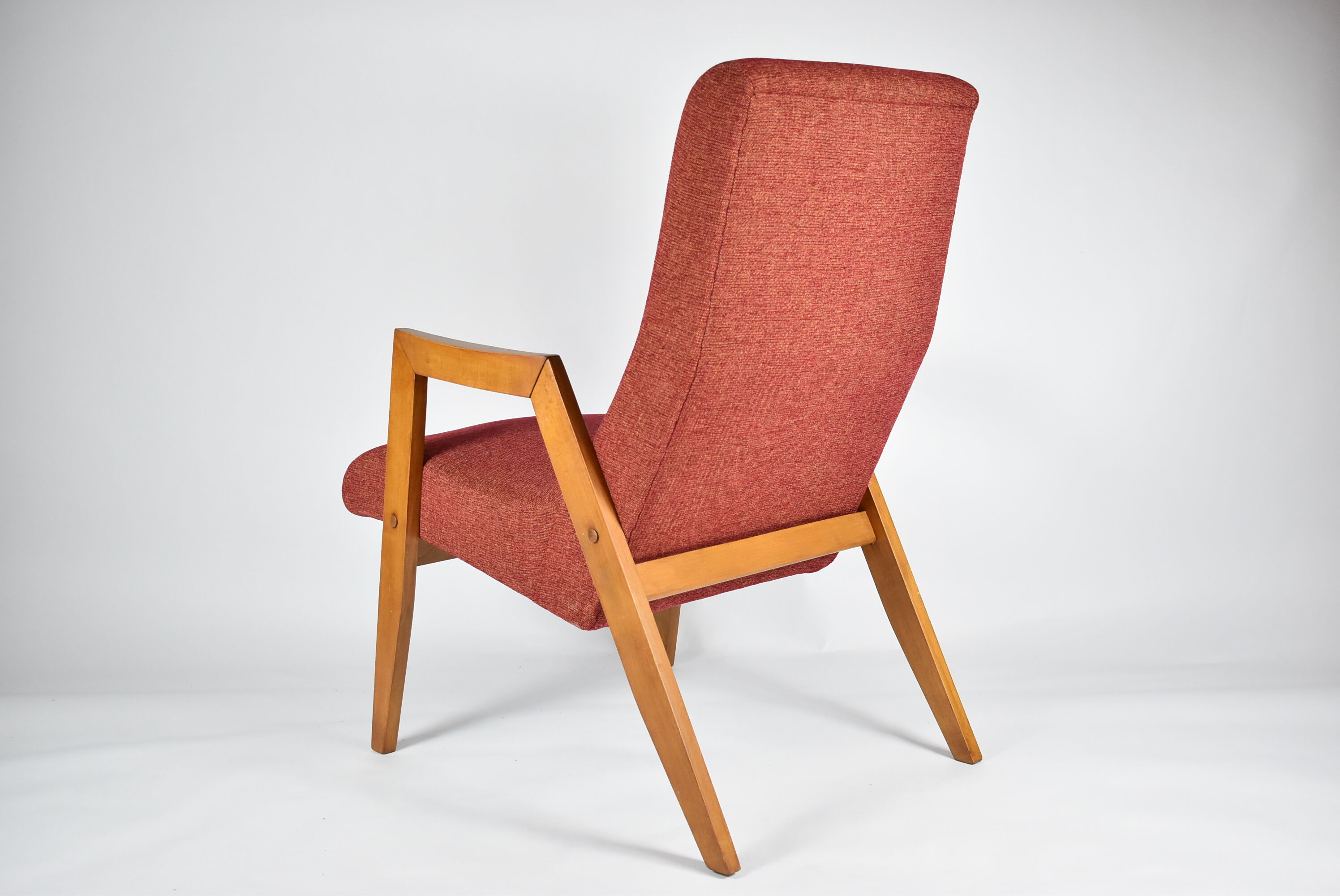 Fauteuil d'origine vintage "Relax", années 1960, Europe de l'Est, rénové, tissu rouge