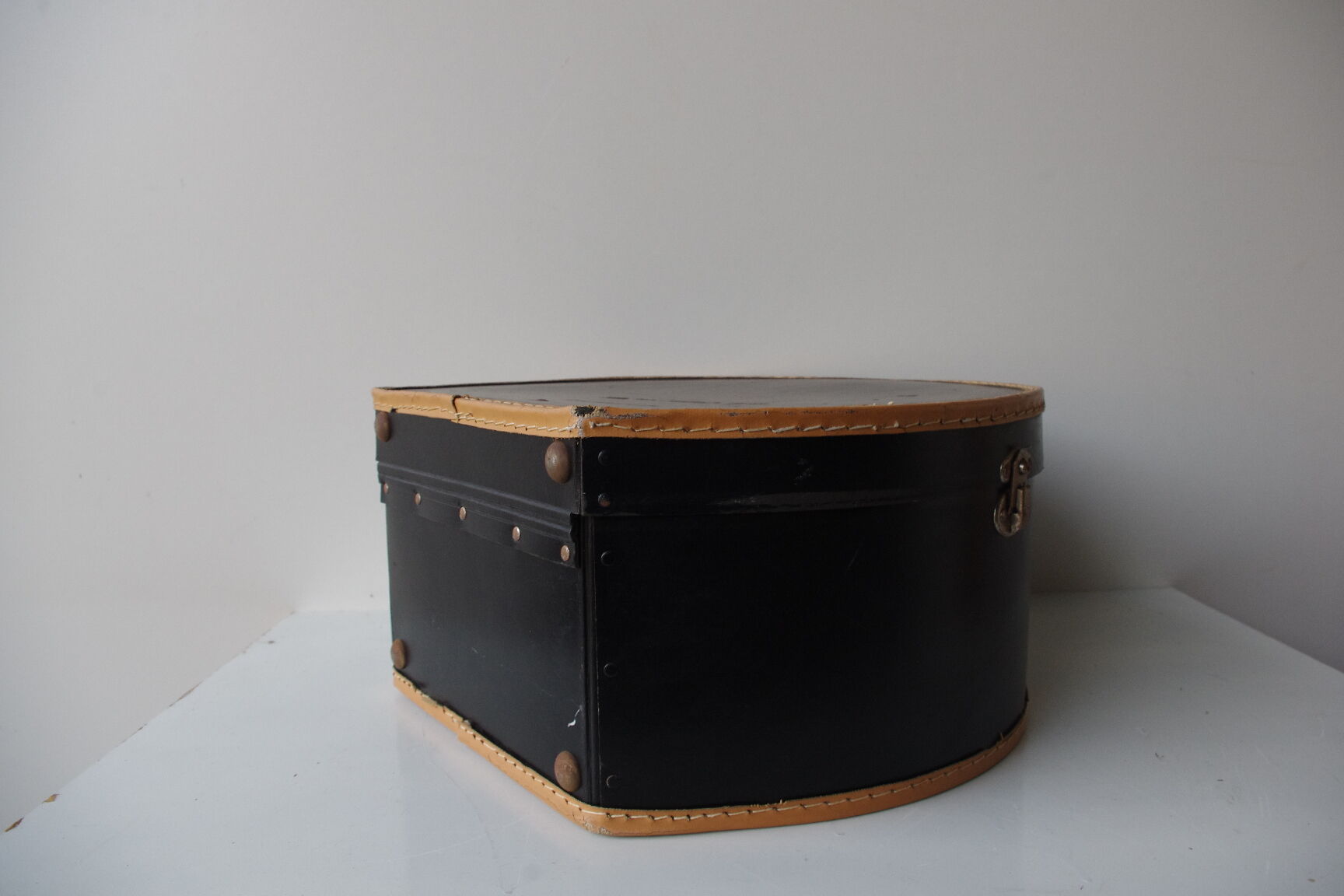 Black Suitcase for hats 60s.