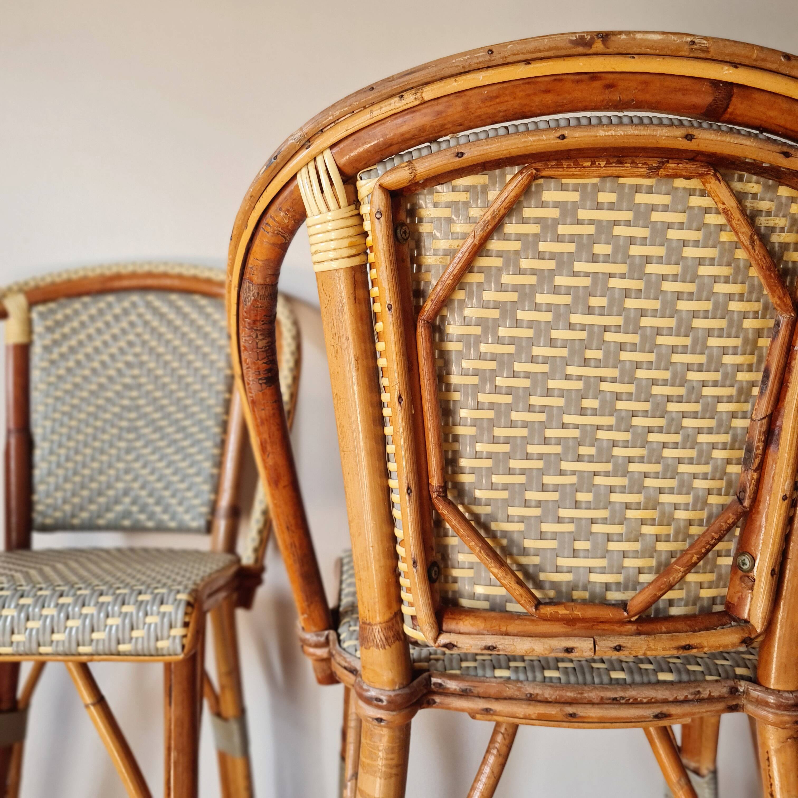 Pair of vintage Gatti bar stools in two-tone rattan and caning.