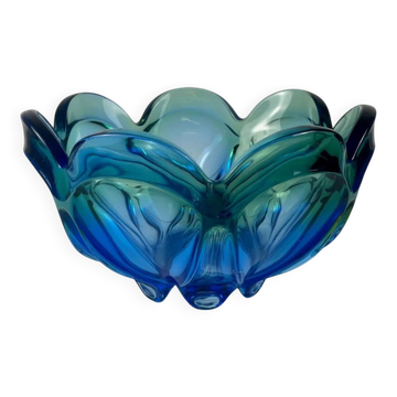 Coupe / large glass pocket bowl from Murano, flower shape, green - blue gradient, 1960.