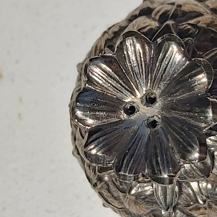 Salt and pepper pineapple silver metal