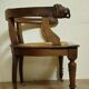 Fauteuil de bureau style Renaissance ancien en bois sculpté et assise cannée