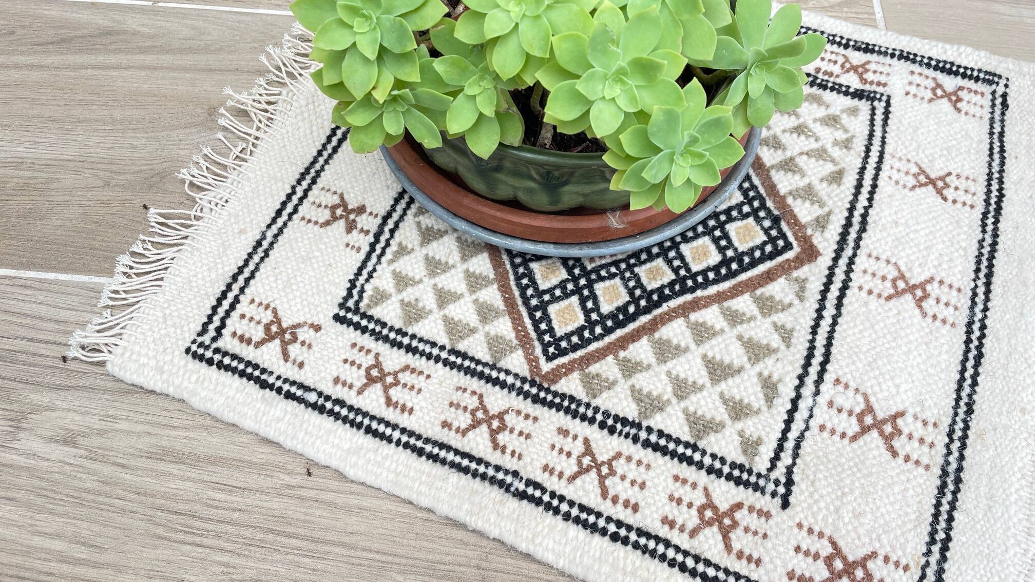 Vintage pure wool kilim rug