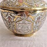 Old box, oriental covered pot in damascinated brass copper and silver. Calligraphy.