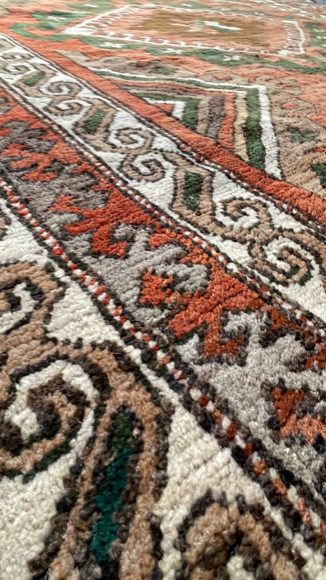 Vintage pure wool handcrafted oriental rug - 143cm x 208cm