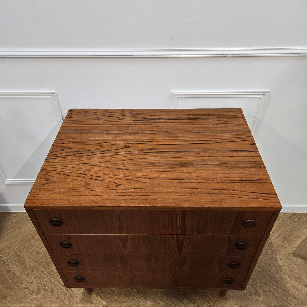 Danish teak commode from the 1960s, 4 drawers, tapered legs.