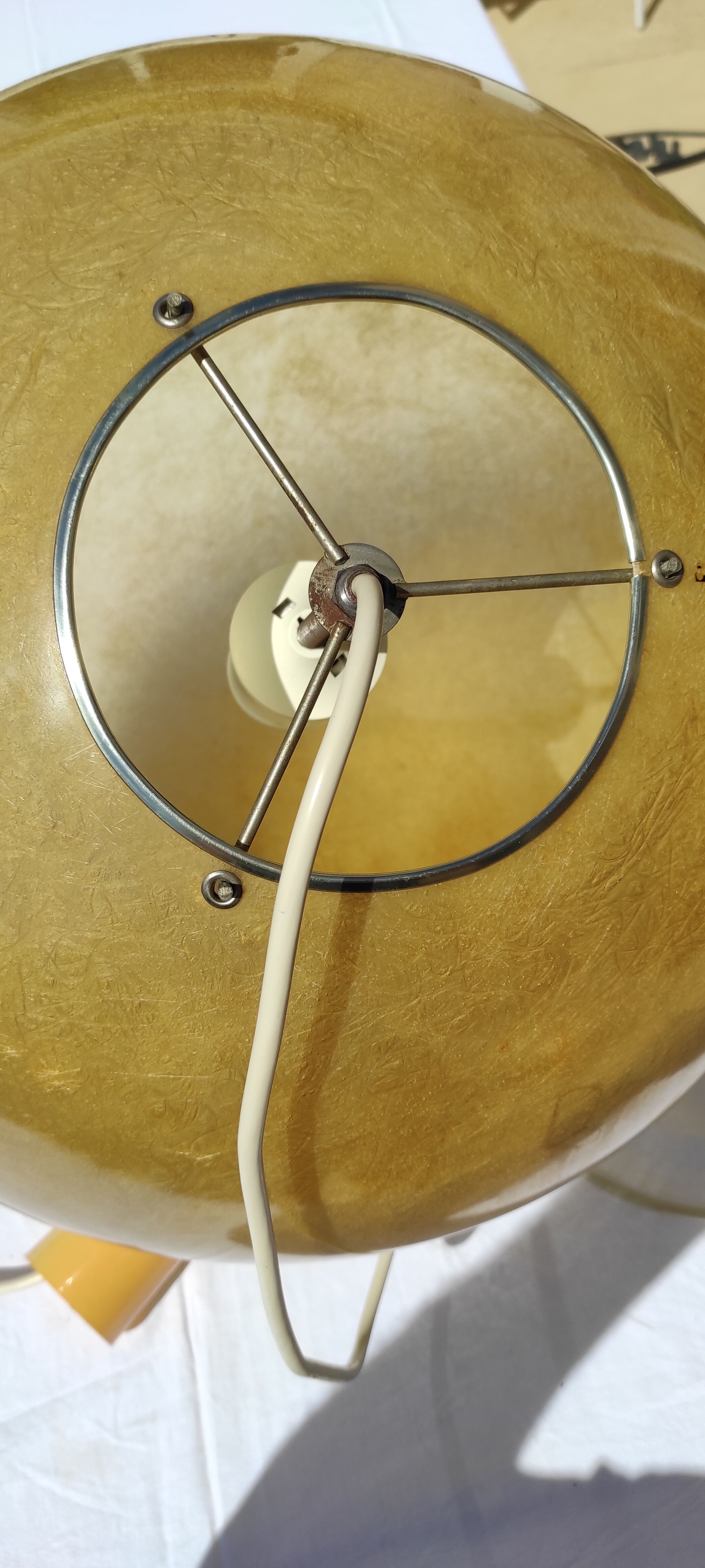 Suspension ronde orange diamètre 50cm datant des années 70 vintage
