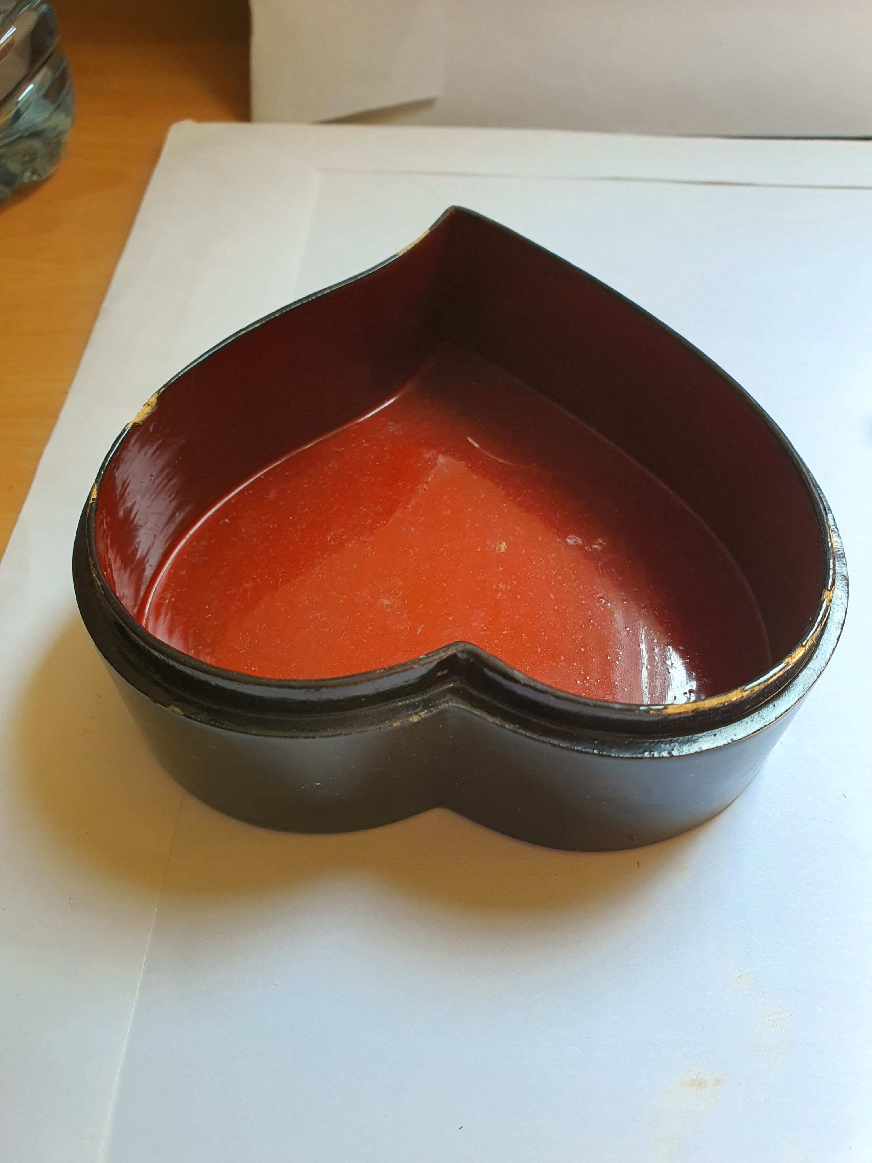 Heart-shaped jewelry box