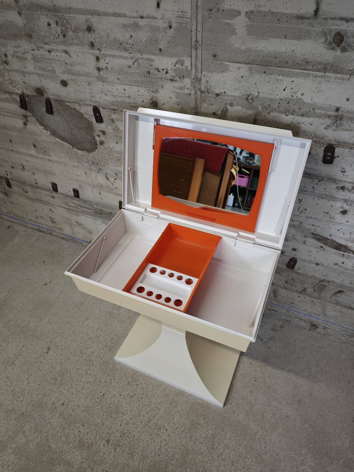 Flair dressing table for Prisunic