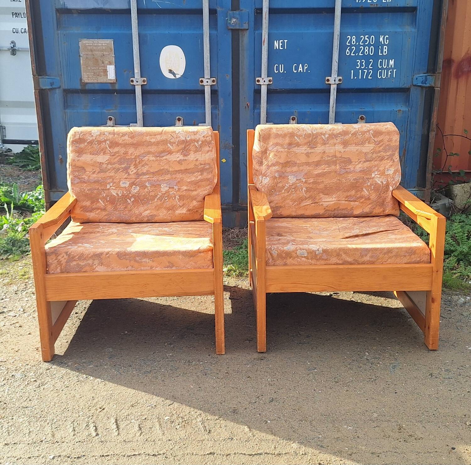 Paire de fauteuils en pin