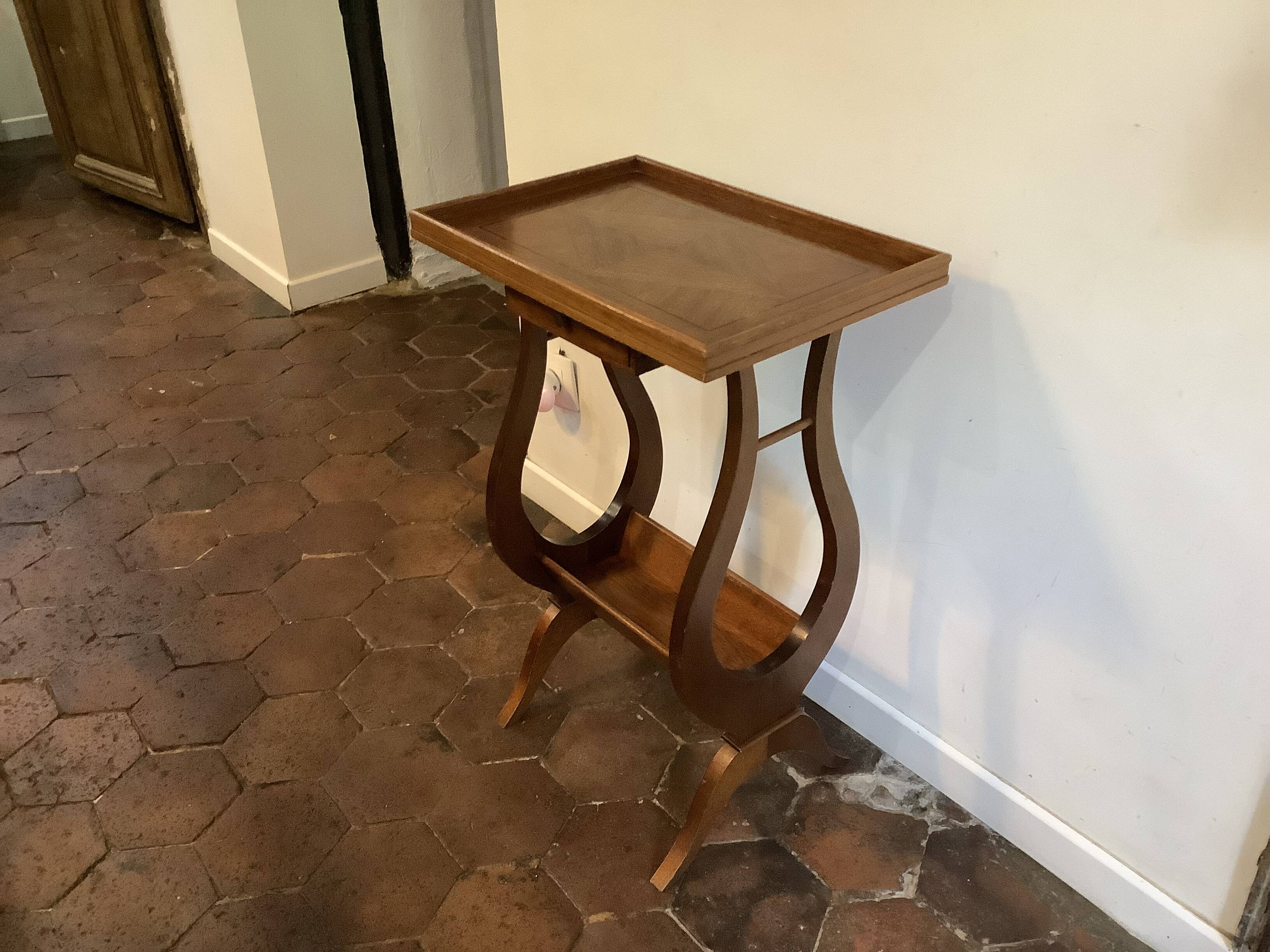 Nightstand in the shape of a lyre.