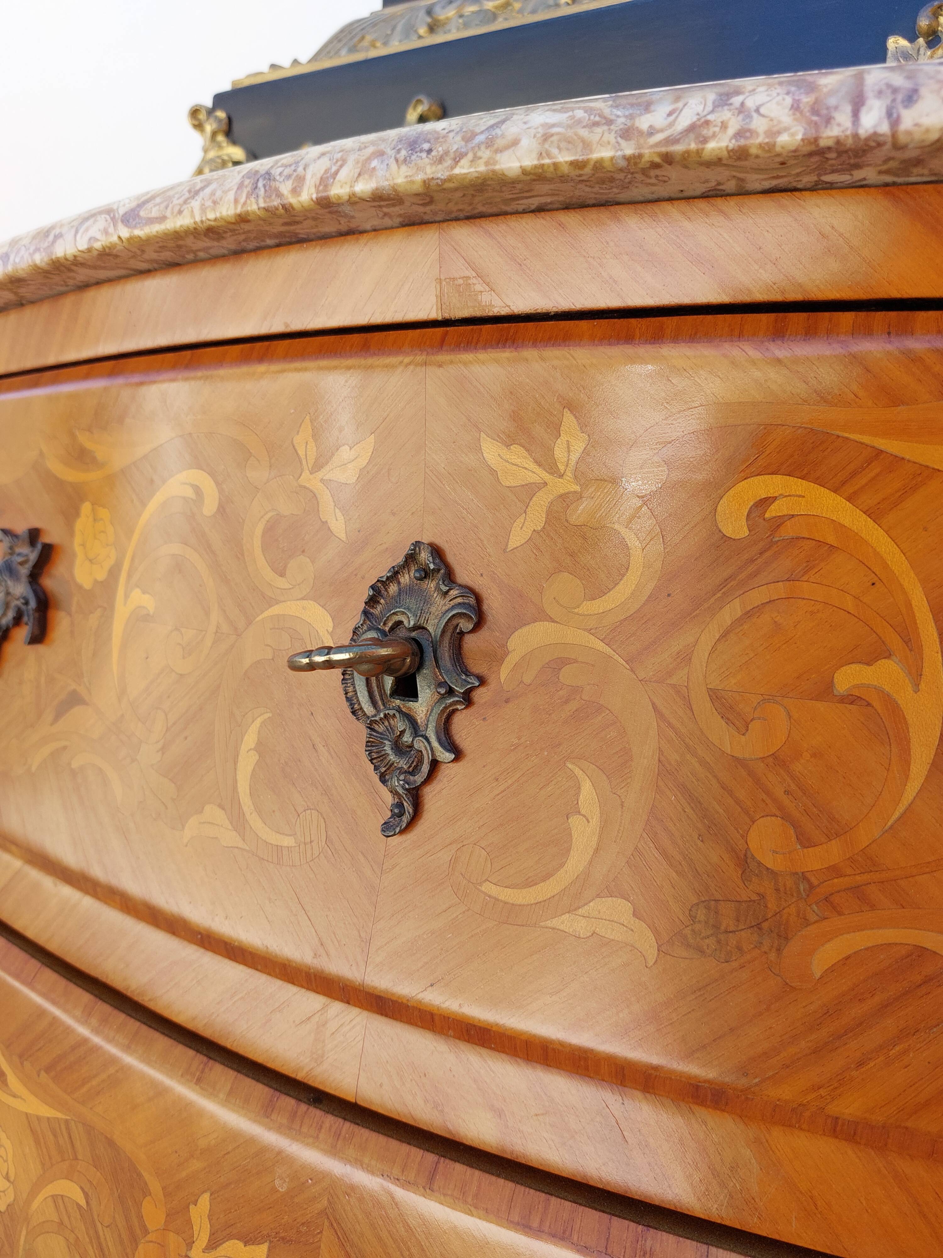 Louis XV chest of drawers in rosewood marquetry