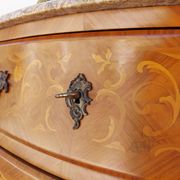Louis XV chest of drawers in rosewood marquetry