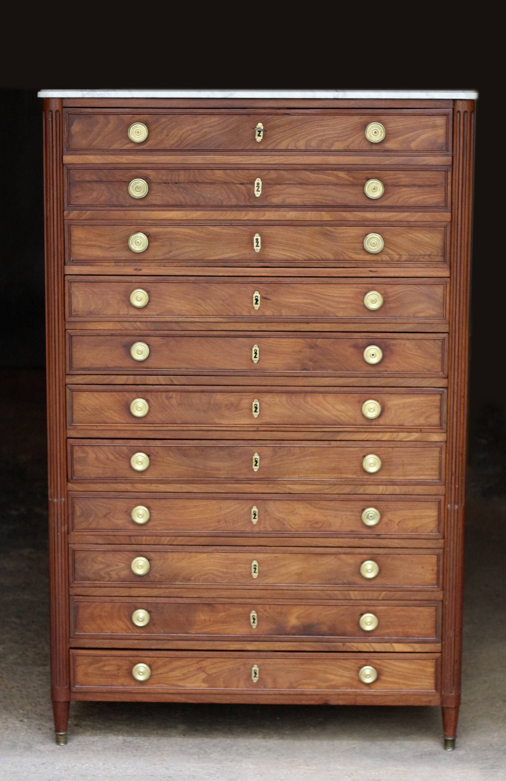 Sumptuous mahogany chiffonier with a secret drawer (circa 1800).